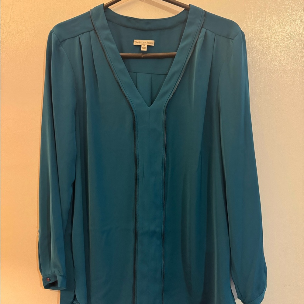 NWT Calvin Klein Women's Top w/Zipper Detail M